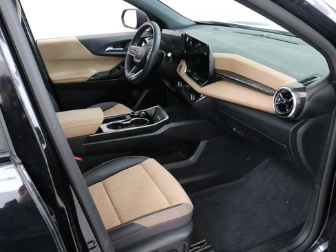 Used 2025 Chevrolet Equinox ACTIV w/ Safety and Technology Package image 28