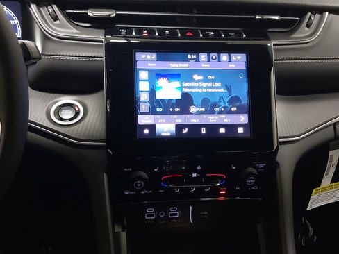 New 2025 Jeep Grand Cherokee Altitude image 20