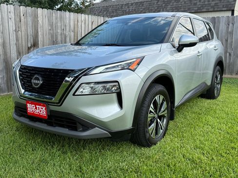 Used 2023 Nissan Rogue SV image 4