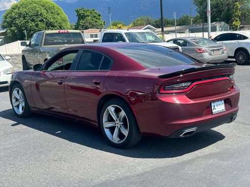 Used 2017 Dodge Charger SE RWD image 6