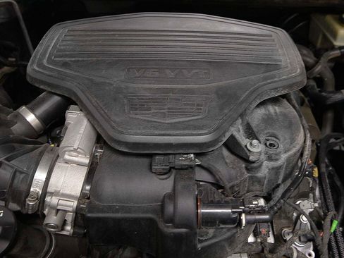 Used 2017 Cadillac XT5 Luxury w/ Driver Awareness Package image 18