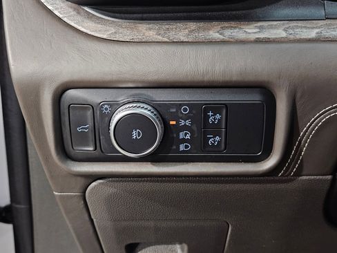 Used 2020 Ford Explorer Platinum image 26