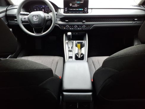 Certified 2025 Honda Accord SE image 17