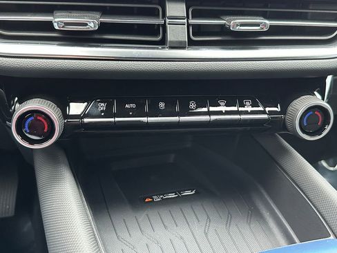 Used 2026 Chevrolet Equinox EV LT w/ Convenience Package II image 27