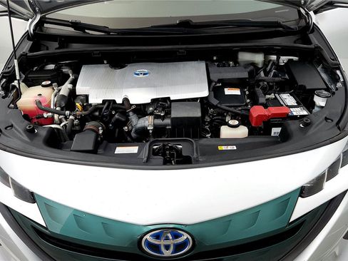 Used 2018 Toyota Prius Prime Premium image 15