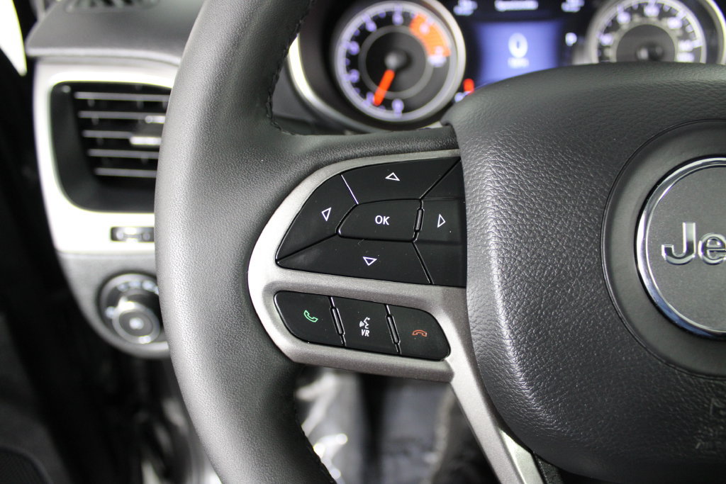 Used 2022 Jeep Cherokee Latitude Lux w/ Sun & Sound Group AWD/4WD image 24