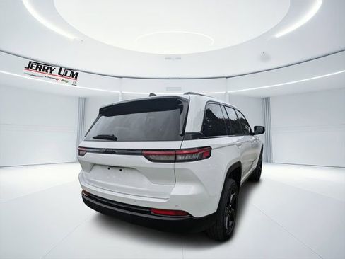 New 2025 Jeep Grand Cherokee Altitude RWD image 3