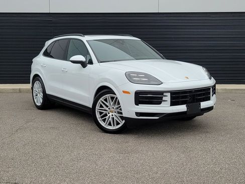 Used 2024 Porsche Cayenne S AWD/4WD image 3
