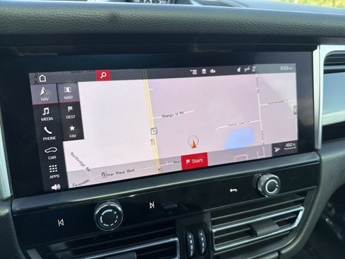 Used 2024 Porsche Macan S AWD/4WD image 28