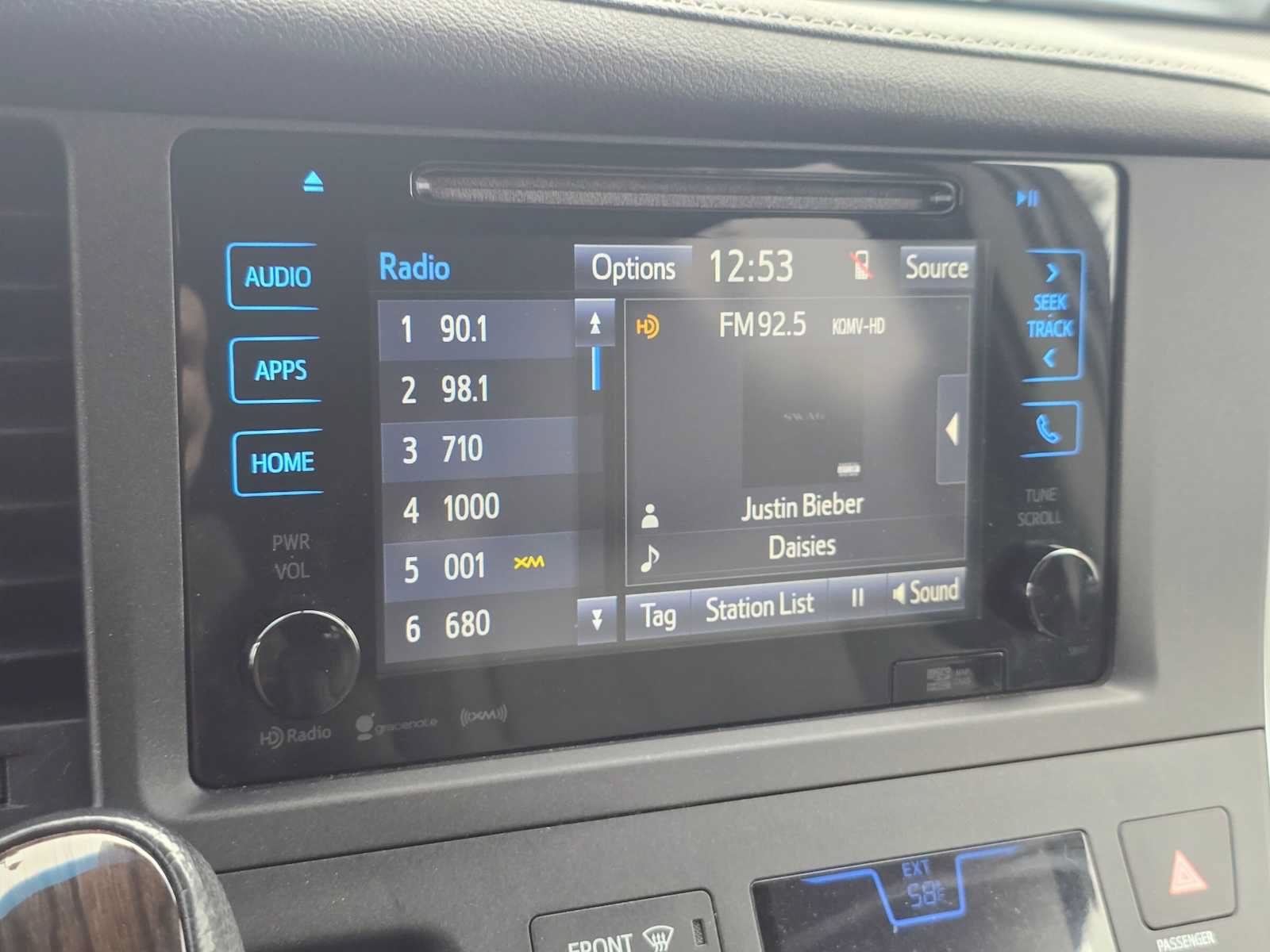 Used 2016 Toyota Sienna XLE w/ XLE Navigation Package FWD image 26