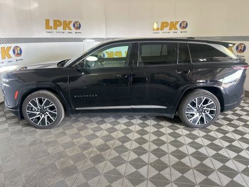 Used 2025 Jeep Wagoneer S Limited AWD/4WD image 10