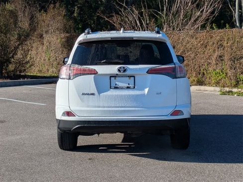 Used 2018 Toyota RAV4 LE image 4