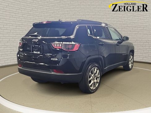 Used 2022 Jeep Compass Latitude w/ Sun and Sound Group AWD/4WD image 5