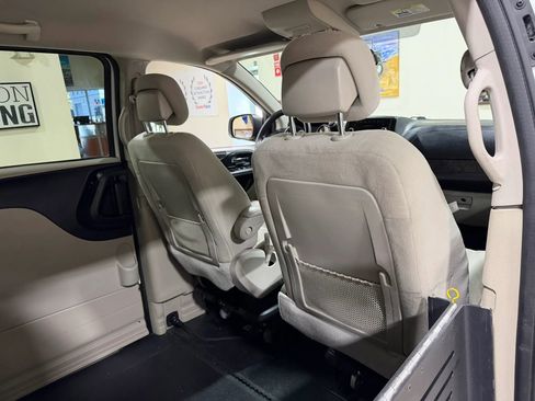 Used 2015 Dodge Grand Caravan SE w/ Quick Order Package 29E SE FWD image 30