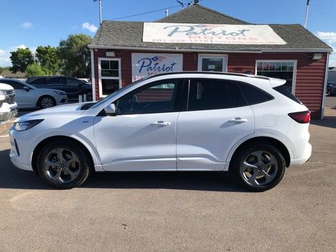 Used 2023 Ford Escape ST-Line Select w/ Tech Pack #1 AWD/4WD image 3