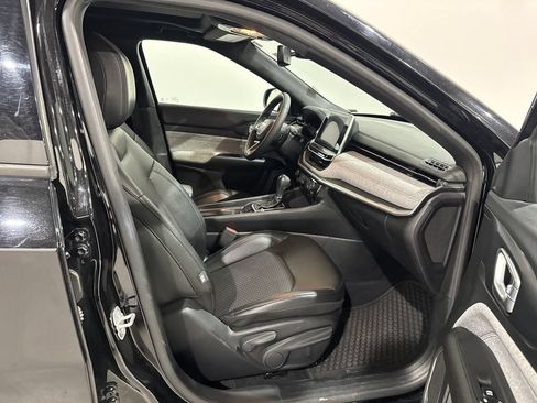 Used 2025 Jeep Compass Latitude w/ Sun & Sound Group AWD/4WD image 22
