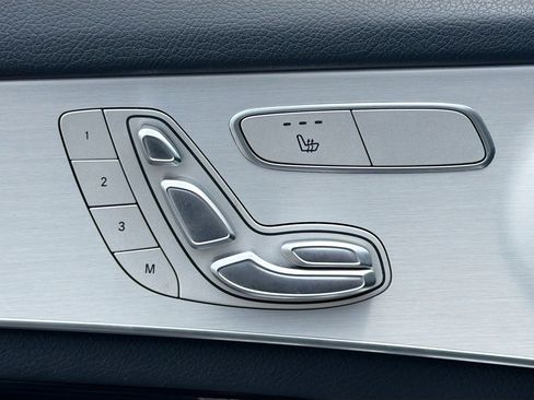 Used 2020 Mercedes-Benz GLC 300 image 25