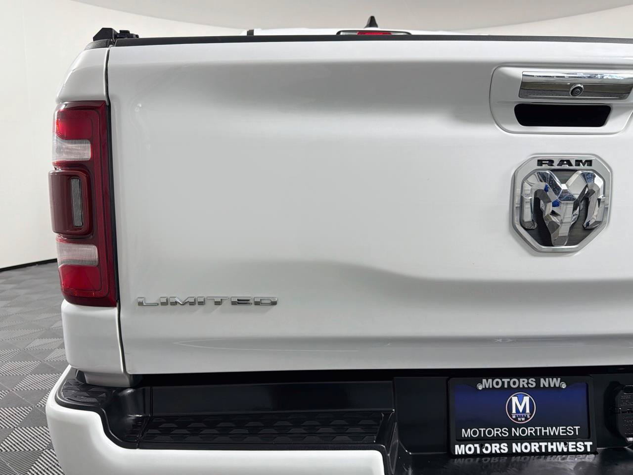 Used 2022 RAM 1500 Limited w/ Body-Colour Bumper Group AWD/4WD image 22