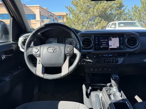 Used 2017 Toyota Tacoma TRD Off-Road image 29