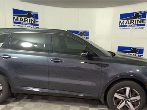 Used 2023 Kia Sorento S w/ Panoramic Sunroof Package image 3