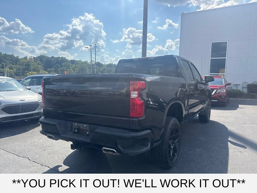 Used 2024 Chevrolet Silverado 1500 Custom Trail Boss w/ Midnight Edition AWD/4WD image 2