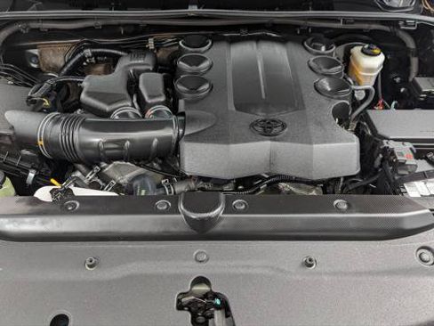 Used 2020 Toyota 4Runner SR5 RWD image 31