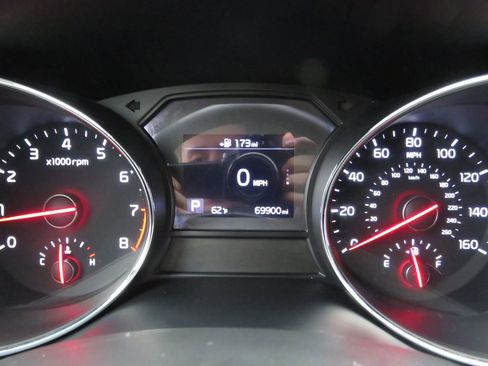 Used 2020 Kia Sedona EX image 18