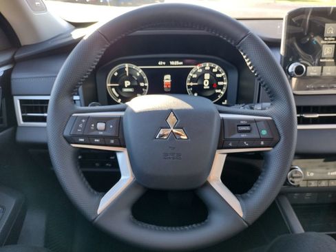 New 2025 Mitsubishi Outlander SE image 20