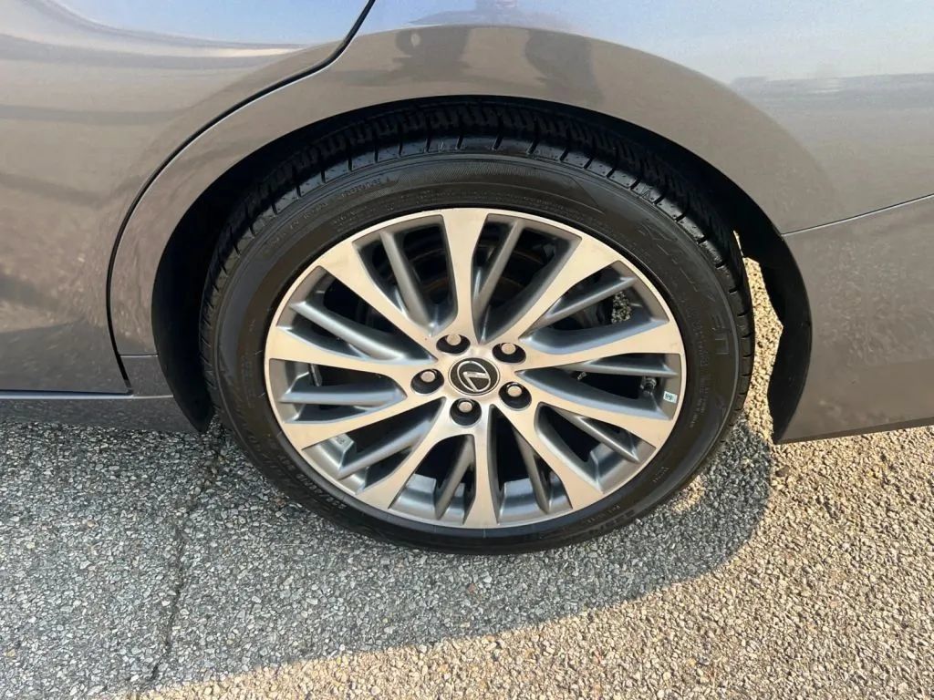 Used 2019 Lexus ES 350 w/ Premium Package FWD image 40