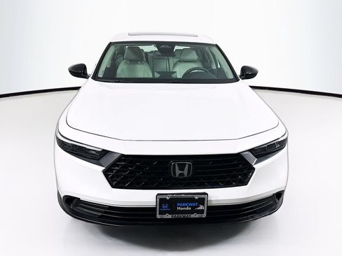 Certified 2025 Honda Accord SE image 2