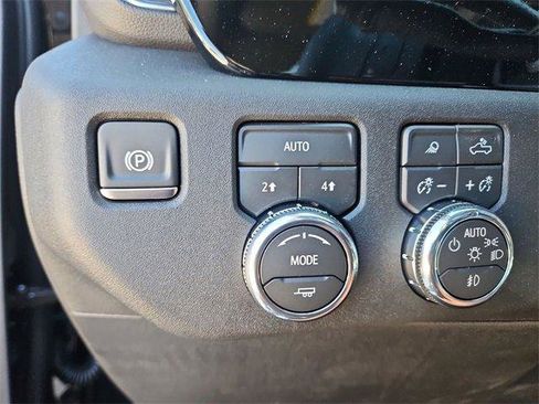 New 2026 GMC Sierra 1500 SLT image 18