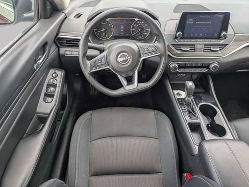 Used 2024 Nissan Altima 2.5 SV FWD image 15