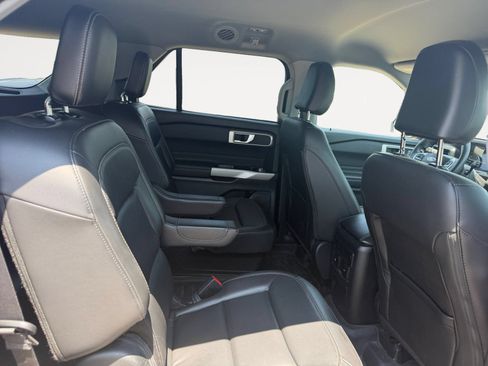Used 2023 Ford Explorer XLT w/ Equipment Group 202A AWD/4WD image 13
