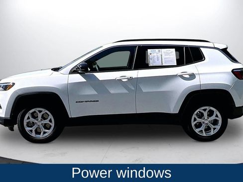 Used 2024 Jeep Compass Latitude AWD/4WD image 5