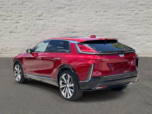 Used 2025 Cadillac Lyriq Luxury w/ LPO, Floor Liner Package AWD/4WD image 3