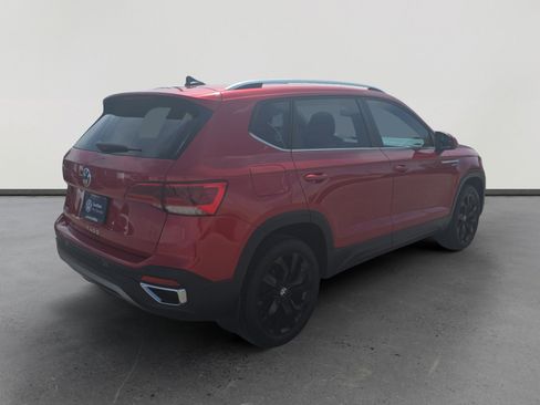 Certified 2022 Volkswagen Taos SE w/ Panoramic Sunroof Package image 5