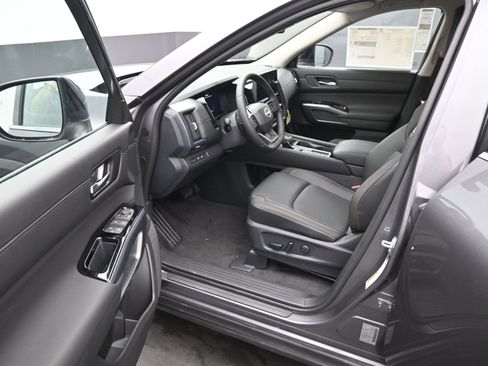 New 2026 Nissan Pathfinder SL FWD image 10