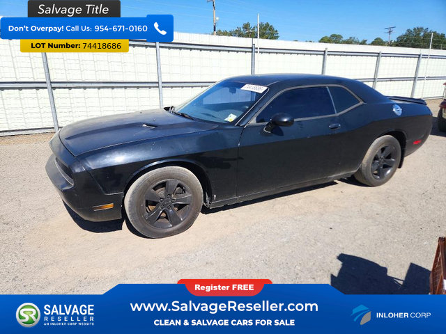 Used 2014 Dodge Challenger SXT RWD image 1