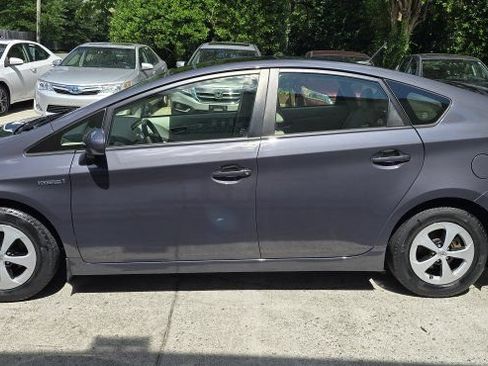 Used 2013 Toyota Prius Three w/ Solar Roof Pkg FWD image 2