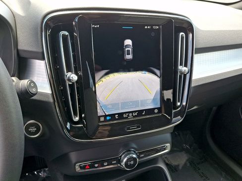 Used 2024 Volvo XC40 B5 Core AWD/4WD image 15