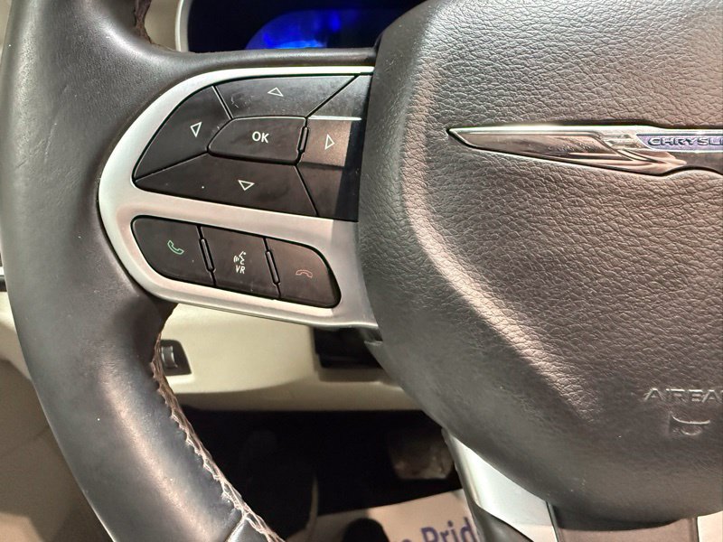 Used 2018 Chrysler Pacifica Touring-L FWD image 22