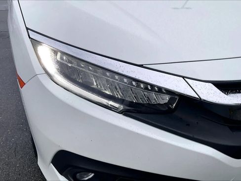 Used 2016 Honda Civic Touring image 29