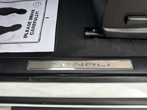 Used 2021 GMC Canyon Denali image 18