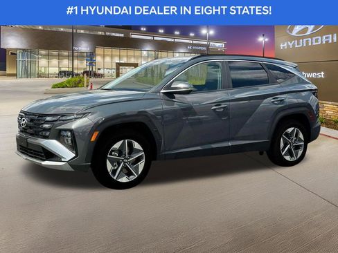 Used 2025 Hyundai Tucson SEL FWD image 2