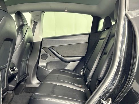 Used 2021 Tesla Model Y Long Range image 17