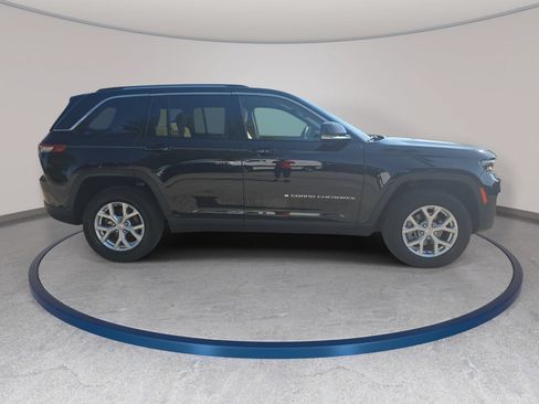 Used 2023 Jeep Grand Cherokee Limited AWD/4WD image 4