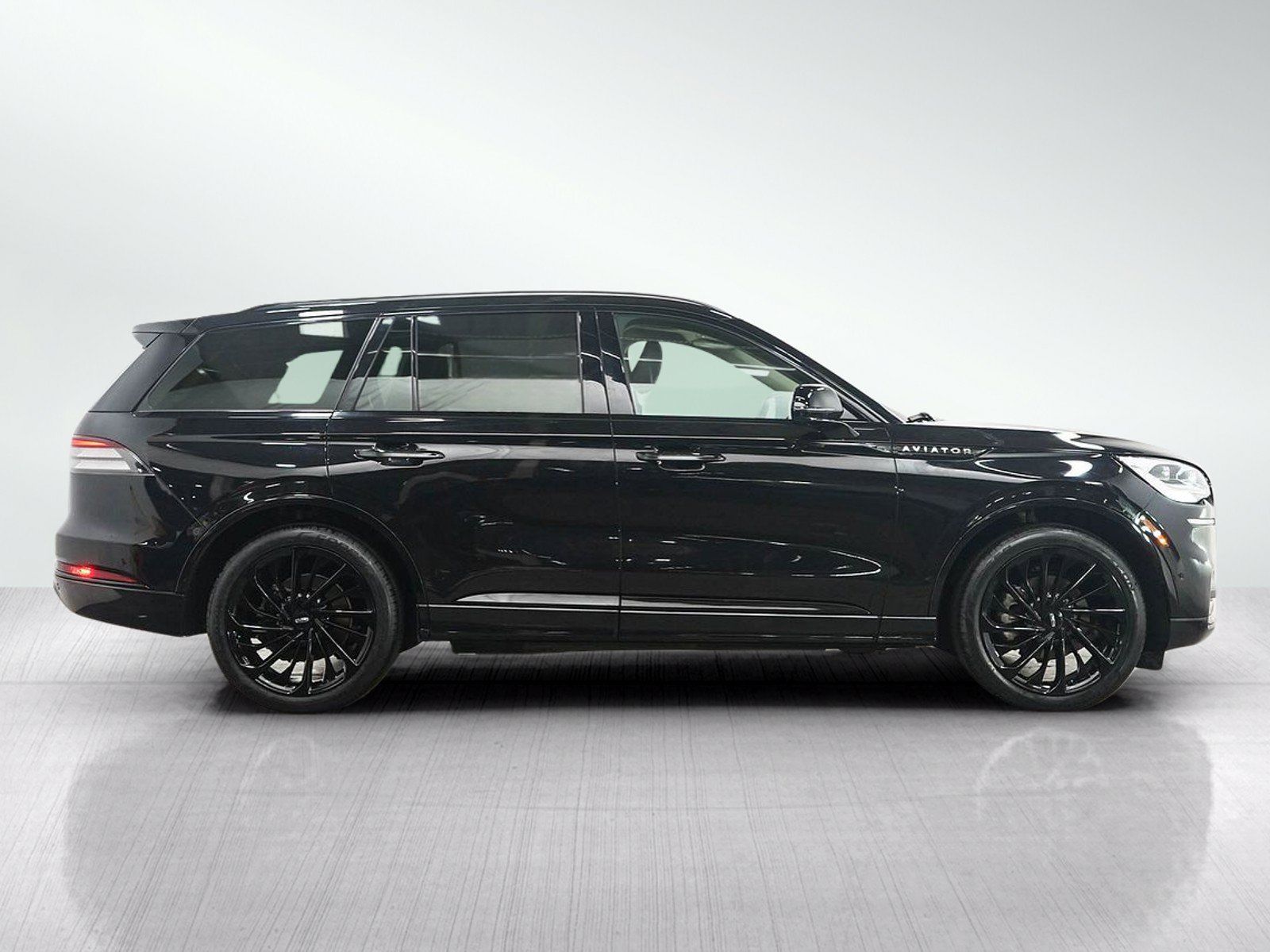Used 2023 Lincoln Aviator Reserve w/ Equipment Group 201A AWD/4WD image 6