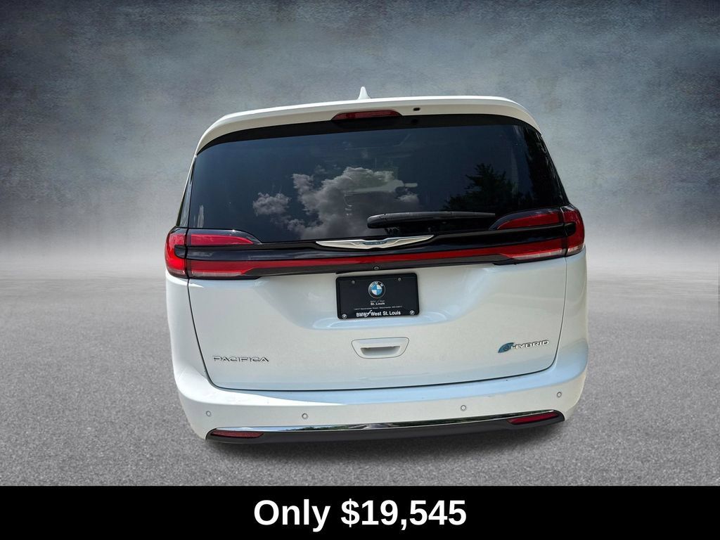 Used 2021 Chrysler Pacifica Limited w/ Uconnect Theater Family Group FWD image 4