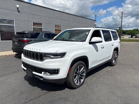 Used 2022 Jeep Wagoneer Series III w/ Premium Group I AWD/4WD image 3