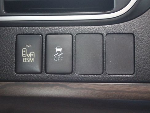 Used 2015 Toyota Camry XLE w/ Moonroof Package FWD image 26